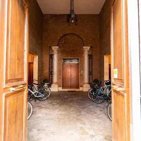 Sacrati 39 Феррара